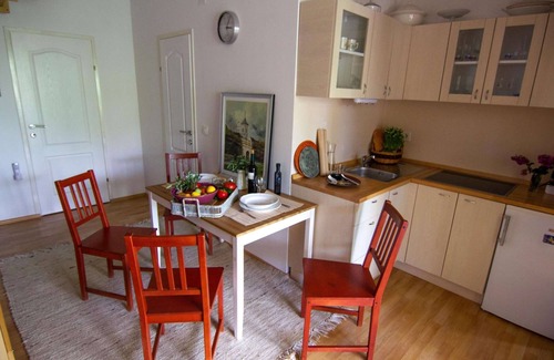 Kornic Apartment | Tasteful vacation apartment near the sea