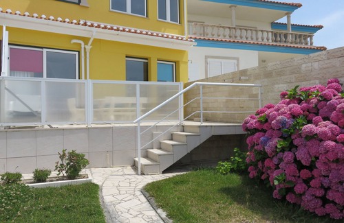 Vale Furado Apartment | tastefully furnished apartment with a unique view of the Atlantic.