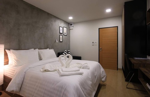 Samsen Nai Hotel | Tata House
