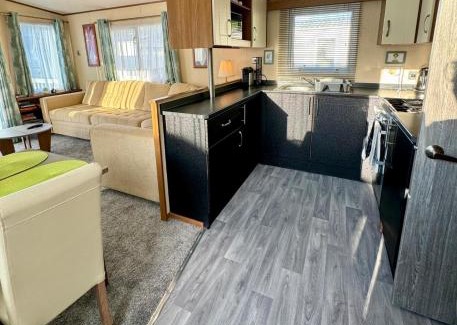 Dogdyke Resort | Tattershall Lakes 2 bedroom,6 berth Holiday home with hot tube