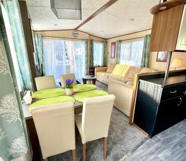 Dogdyke Resort | Tattershall Lakes 2 bedroom,6 berth Holiday home with hot tube