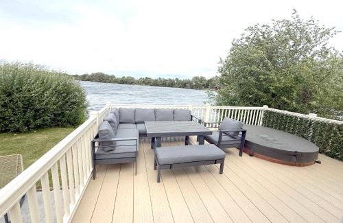Tattershall Resort | Tattershall Lakes Jet Ski Lake 3 Bedroom Cabin with Private jet ski dock