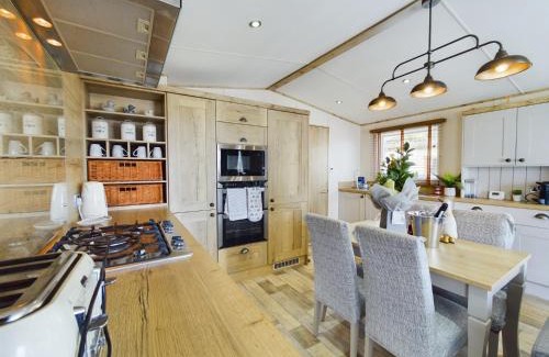 Dogdyke House | Tattershall Lakes Mini Breaks - Gibson Close