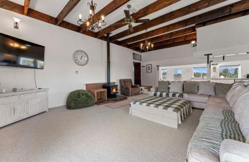 Taupo House | Tauhara Views - Lake Taupo Holiday Home