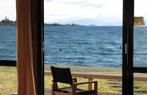 Hilltop House | Taupo Central, Lake Front, Hot Water Beach.