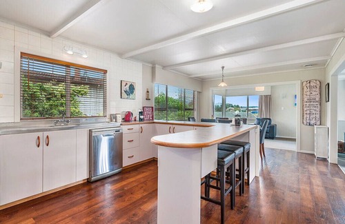 Taupo House | Taupo Panorama - Lake Taupo Holiday Home