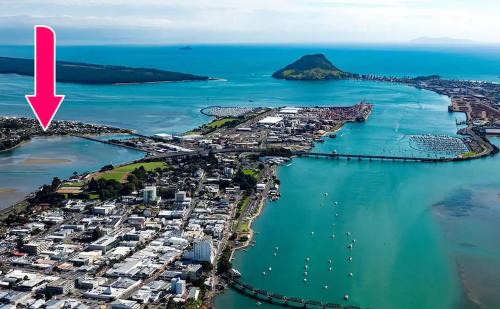 Otumoetai Villa | Tauranga - Big, beautiful Villa on the water!