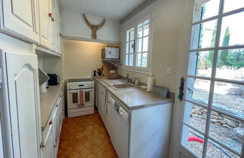 Les Baux-de-Provence Villa | Taureau - Three Bedroom Villa, Sleeps 6