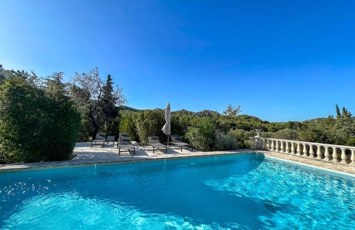 Les Baux-de-Provence Villa | Taureau - Three Bedroom Villa, Sleeps 6