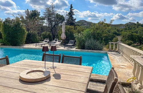 Les Baux-de-Provence Villa | Taureau - Three Bedroom Villa, Sleeps 6