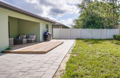 Tavares House | Tavares Retreat with Covered Patio and Private Yard