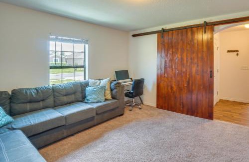 Tavares House | Tavares Retreat with Covered Patio and Private Yard