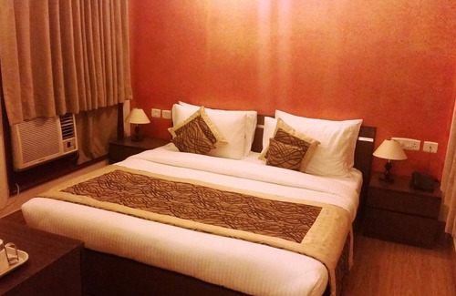 DLF City Hotel | Tavisha Villa