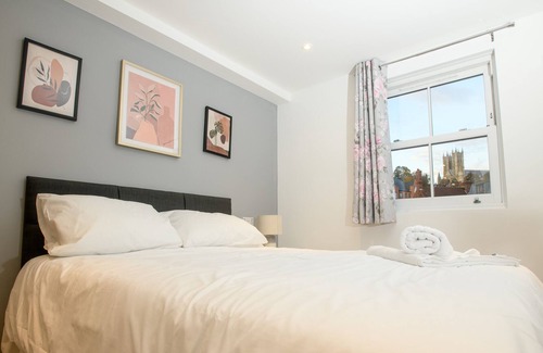 Lincoln Apartment | Tavmar Apartments