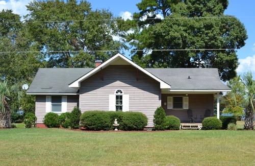 Summerton House | Taw Caw Creek Waterfront, Dock, Sandy Beach, Minutes To Big Water! NO PETS