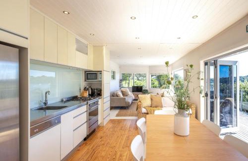 Oneroa House | Tawa Cottage - Coast & Country