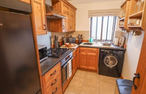 Alford Cottage | TAWNY COTTAGE, pet friendly, character holiday cottage in Alford