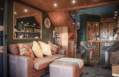 Tiers Cross Apartment | Tawny Lodge - Luxurious 1 Bedroom - Blossom Farm