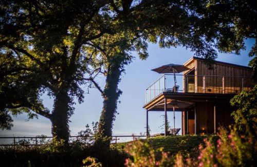 Tiers Cross Apartment | Tawny Lodge - Luxurious 1 Bedroom - Blossom Farm
