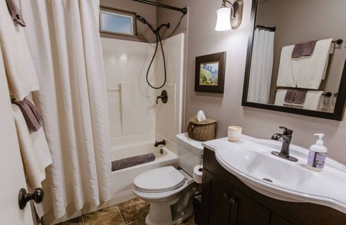 Lakehead Cottage | Tawny Owl Cottage · Tawny Owl Cottage - Cozy Cabin Retreat with a View