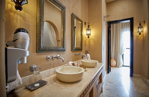 Centurion Hotel | Tayfin Royale Hotel & Restaurant