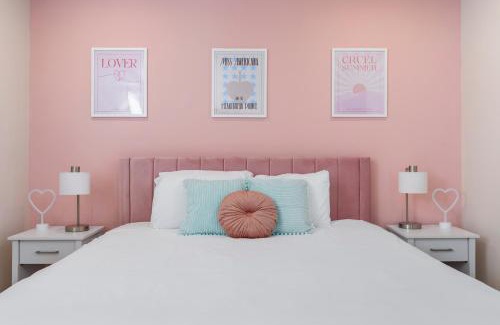 Woodbine House | Taylor Swift Eras Inspired Home-10 min to Broadway