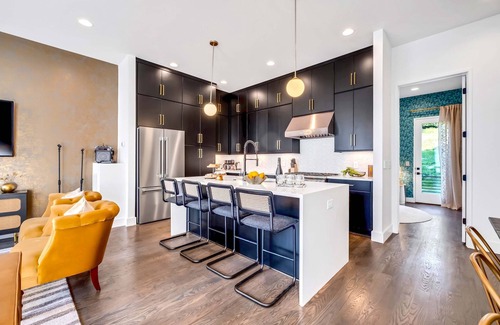 Katie Hill Neighborhood House | Taylor Swift Themed Rooftops Hot Tub Views