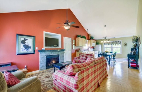 Taylorsville Cottage | Taylorsville Cottage w/Hot Tub & Lake Access!