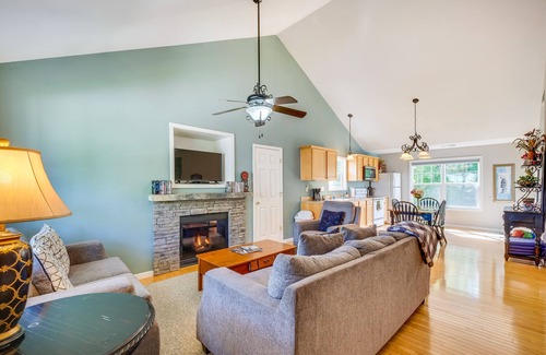 Taylorsville Cottage | Taylorsville Lake Cottage Rental w/Hot Tub!