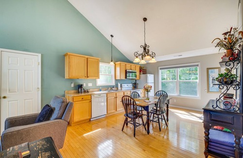 Taylorsville Cottage | Taylorsville Lake Cottage Rental w/Hot Tub!