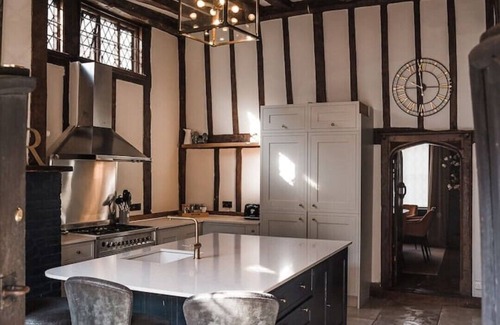 Edenbridge House | Taylour House - Historic, unique yet modern. Quiet yet town centre location.