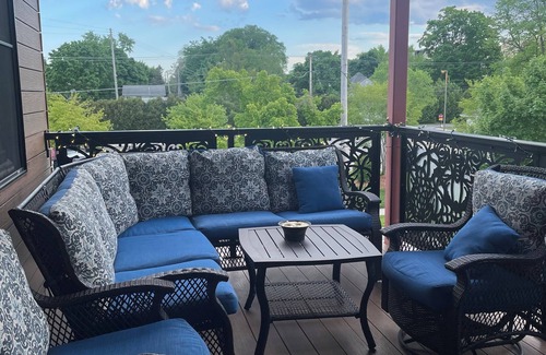Traverse City Condo | TC West Side Condo, Central Location, Spacious, Dog Friendly!