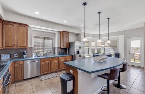Keller House | TCH - Spacious 4bd/3.5ba in Fort Worth with Office