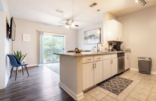 Inman Park Apartment | tCozy Retreat APT Inman Park, Right on the Belt-line - Free Parking, Gym & Pool