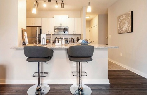 Inman Park Apartment | tCozy Retreat APT Inman Park, Right on the Belt-line - Free Parking, Gym & Pool