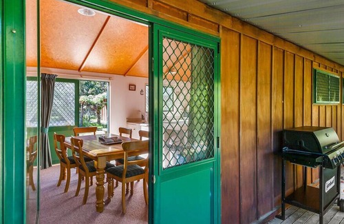 Turangi Cottage | TE AHO LODGE - TURANGI HOLIDAY HOME, family friendly in Turangi