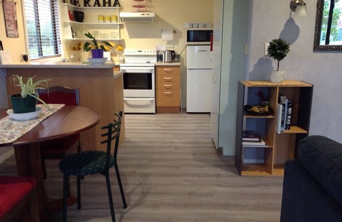 Motuoapa House | Te Kaha a cosy retreat. 5 min walk to the lake and marina.