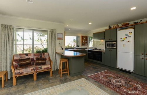 Havelock North House | Te Mata Peak Secret Garden