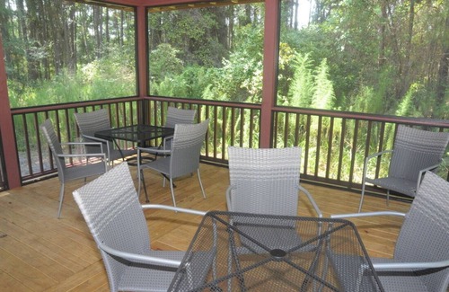 Sapelo Island Apartment | Tea Cake Cottage Suite nestled among 200 year old Live Oaks