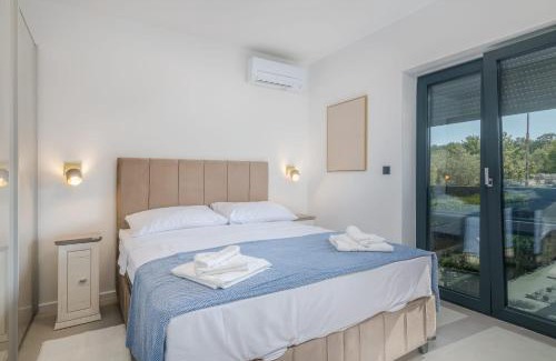 Porat Apartment | Tea Deluxe Apartment with private Pool