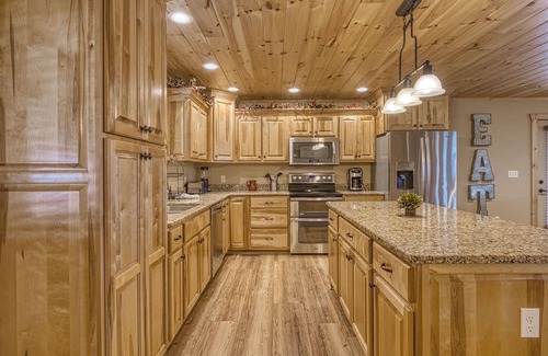 Wears Valley Cabin | Teaberry Vista - Indescribable view, spacious retreat, 6 minutes to GSMNP