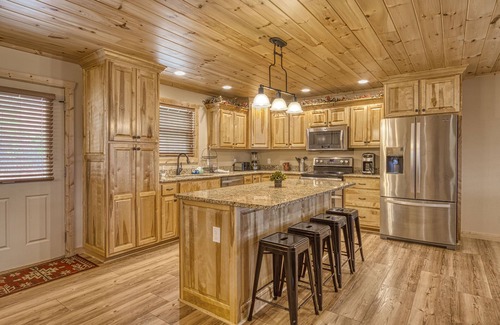 Wears Valley Cabin | Teaberry Vista - Indescribable view, spacious retreat, 6 minutes to GSMNP