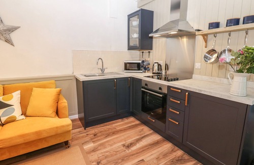 Middleham House | TEAL COTTAGE, pet friendly in Middleham
