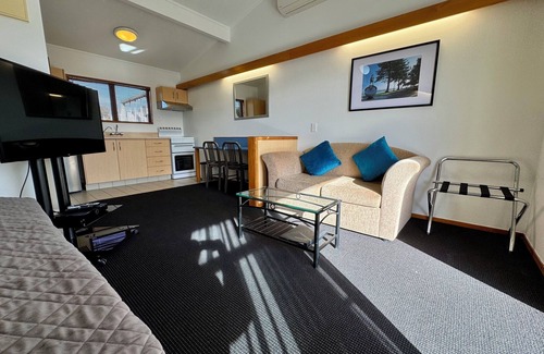 Gisborne Hotel | Teal Motor Lodge