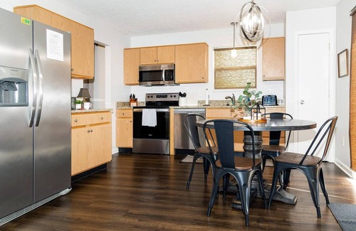 Westfield House | Team or Family Stay/Peloton/1.9 mile to Grand Park