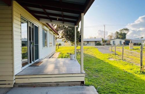 Waterhouse House | Teddy's Shack - Pet Friendly