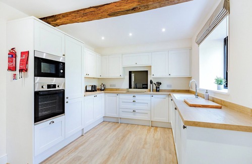 Felton Cottage | Tedsmore Hall Estate is surrounded by picturesque countryside.