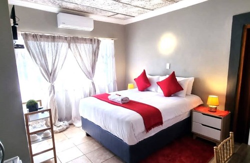 Thabazimbi House | TEE CEE MARVELOUS GUEST HOUSE