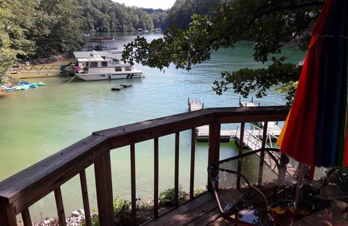 Seneca House | Tee House on BEAUTIFUL Lake Keowee