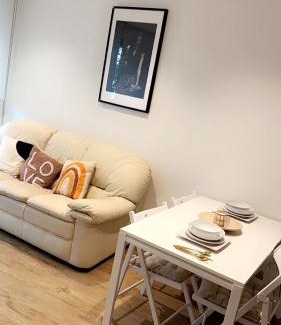 Canning Town Apartment | Tee SweetLux Apartment